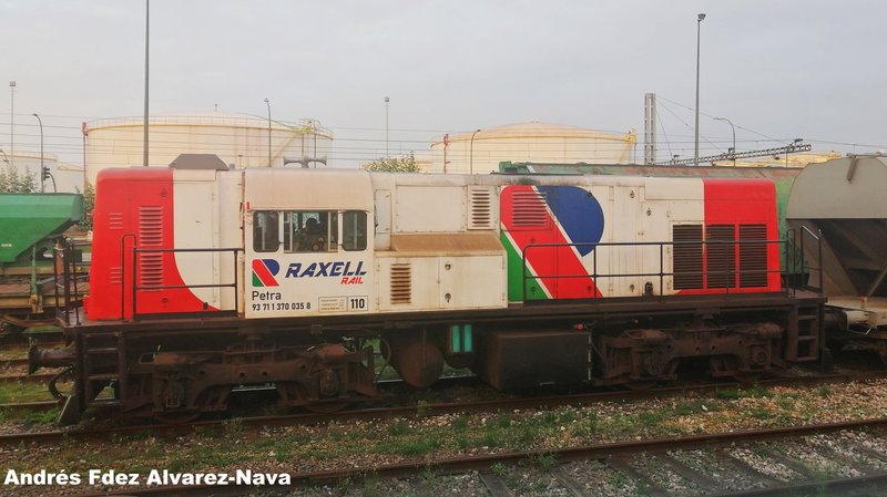 Locomotora 93 71 370 035-8 Petra de RAXELL RAIL en El Musel el día 31-08-2022.jpg