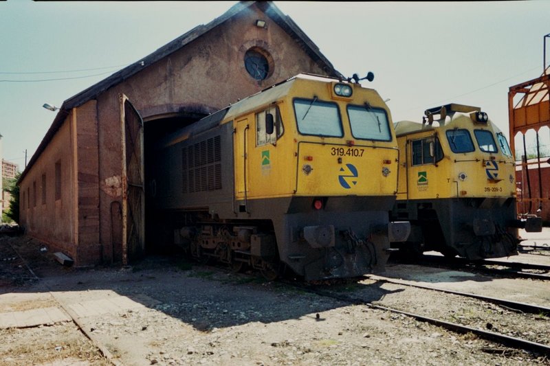 estacion teruel cocheron locomotora.jpg