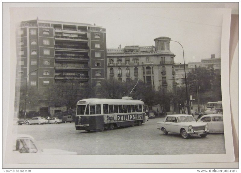 El 1072 en línea 71 en Castelar. 1966.jpg