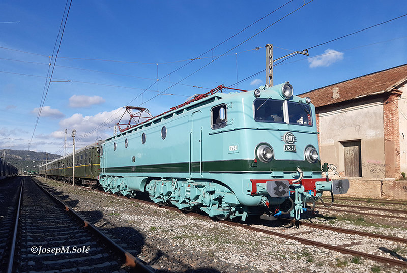 RENFE-7631+Caspolino_Móra la Nova_19desembre2022_©JosepM.Solé.jpg