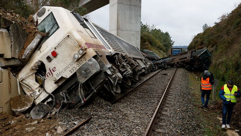 un-tren-de-transporte-de-mercancias-no-peligrosas-que-cubria-la-ruta-entre-santiago-y-ourense-ha-des_87a0.jpg