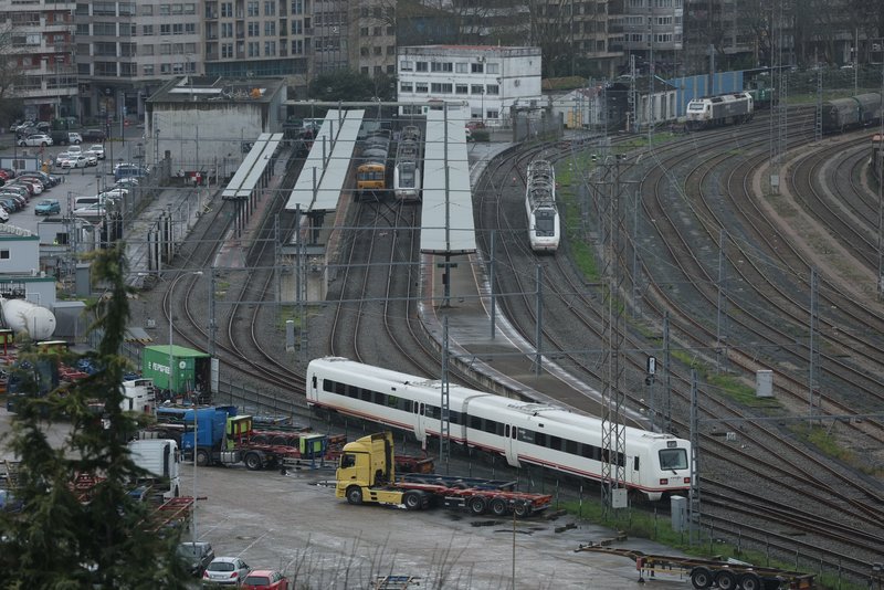 20230110-Autopista-AP9-Guixar-Tren-camion-contenedor-23.jpeg