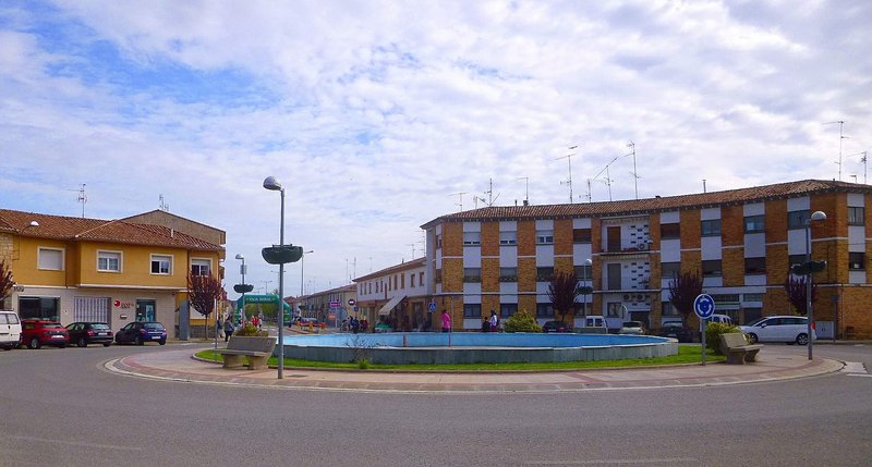 Castejón_(Navarra)_-_Plaza_de_la_Constitución_3.jpg