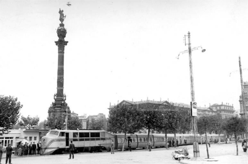 Screenshot 2023-05-11 at 22-43-33 Barcelona hacia 1950.- El tren Talgo para ante la estatua de Colón en la Puerta de la Paz Foto 8000330346.png