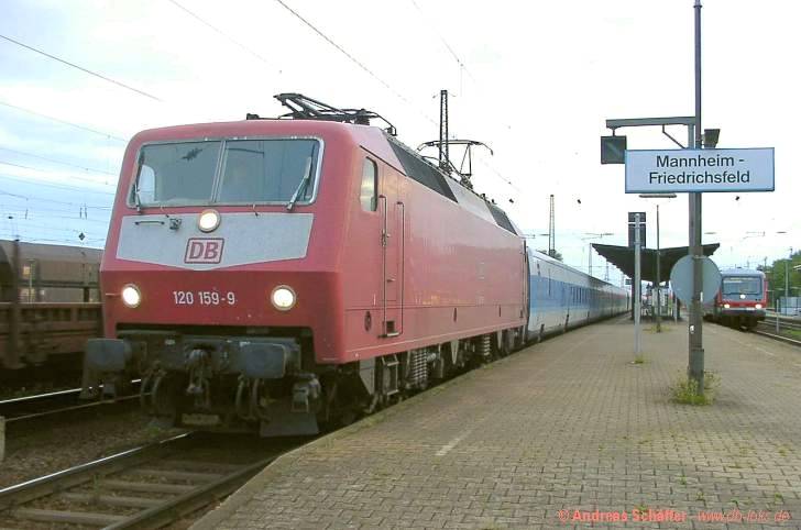 BR 120 con intercitynight.jpg