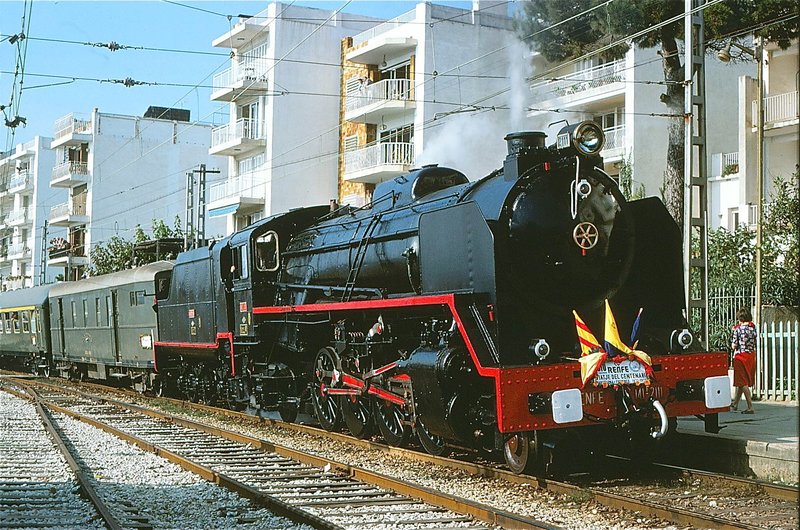 Sant Pol Especial Barcelona - Figueres amb Mikado 141f-2111 30-10-1977 (3).jpg