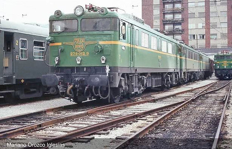 locomotora-electrica-279-verde-amarillo-renfe.jpg