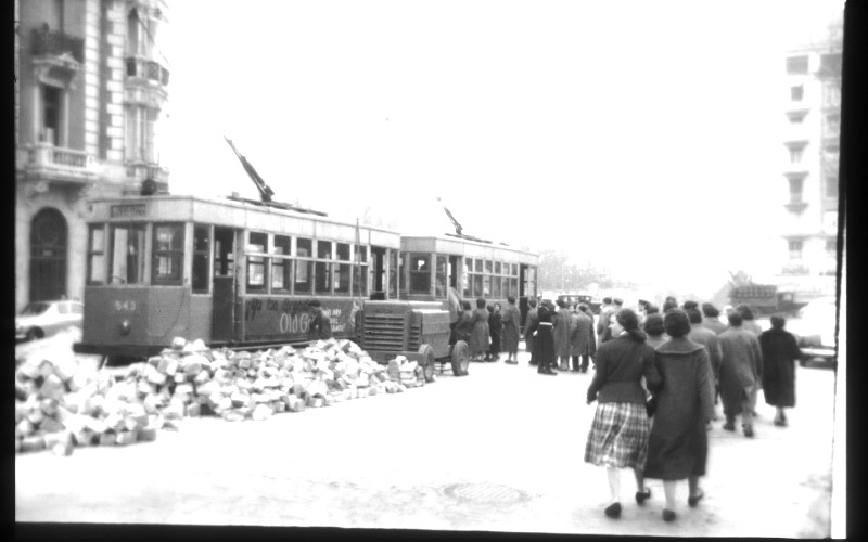 El 543 en Plaza de España. Marzo de 1957 (1).jpg