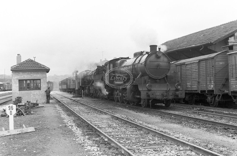 PG4255_RENFE_Spanish_Railways_Steam_Locomotive_Class_140_2-8-0_140_2516__140_2523_not_verified__at_Soria__in_1965_-__28091965__....jpg