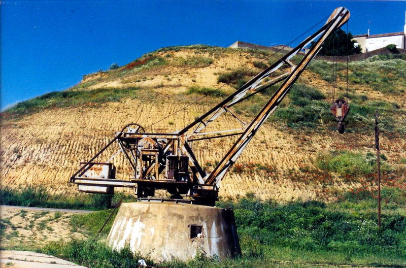 0959-N Benavente, grúa eléctrica. 19-05-2001..jpg