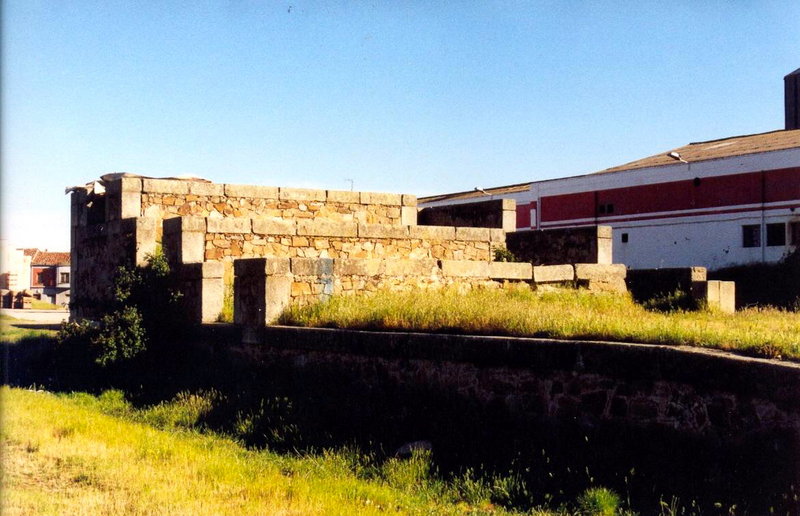 0964-N La Bañeza. Muelle de ganado. 19-05-2001..jpg