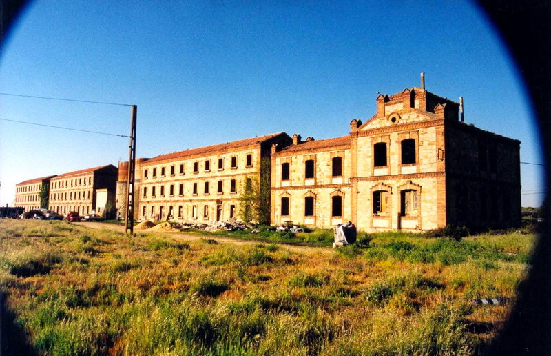 0979-N Astorga-San Andrés. Barriada ferroviaria, vista general. 20-05-2001..jpg