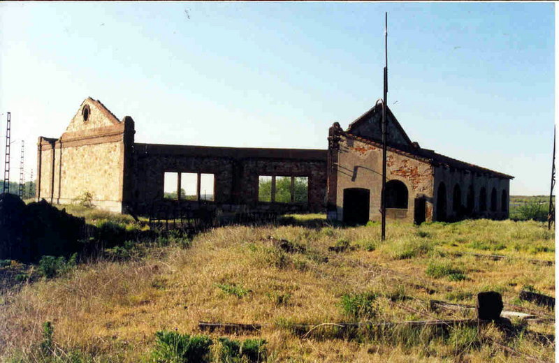 0988-N Astorga-San Andrés. Rotonda de T.V. en ruinas. 20-05-2001..jpg