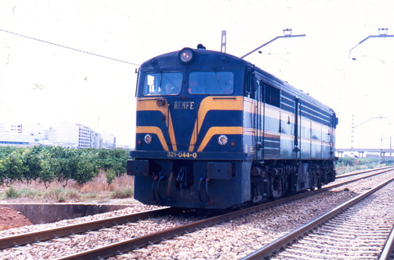 321-044 aislada a Sagunto. El Puig 09-08-1995..jpg