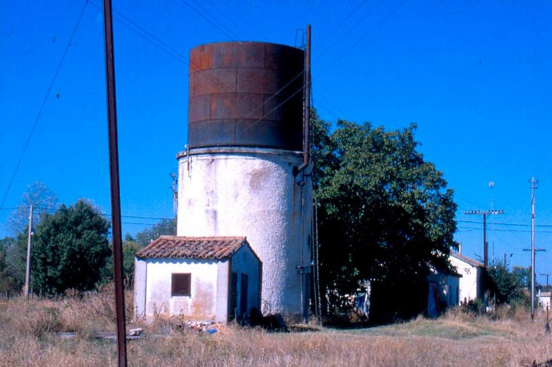 Cubo del Vino. Depósito de agua y caseta de la bomba. 11-10-1998..jpg