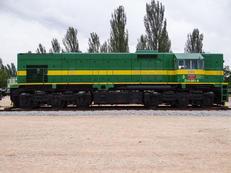 01-Renfe 314-001 en Fuenlabrada (DSCHX-100V).jpg