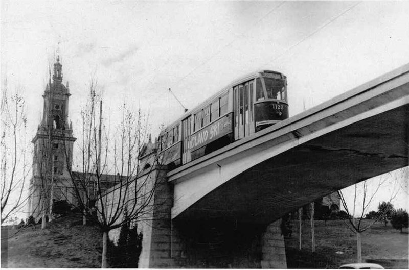 El 1122 en línea del Paraninfo. 1958a (III).jpg