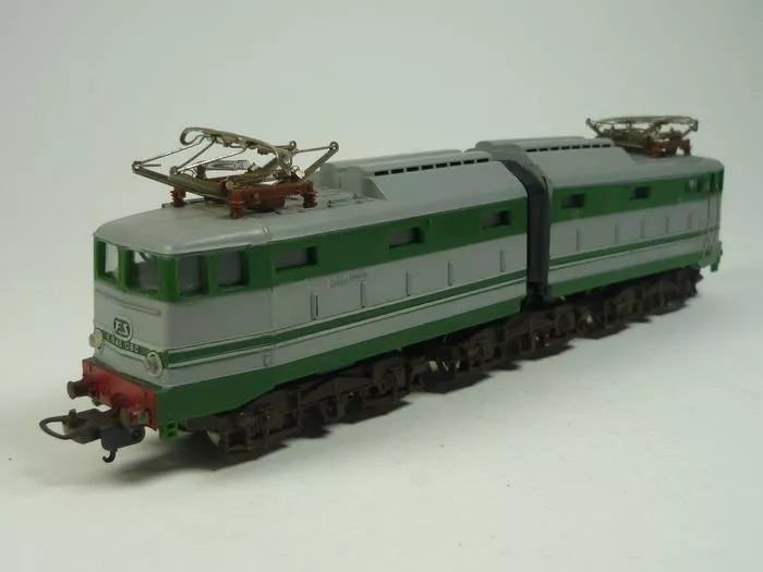 Locomotora Articulada Lima 8026 H0.jpg