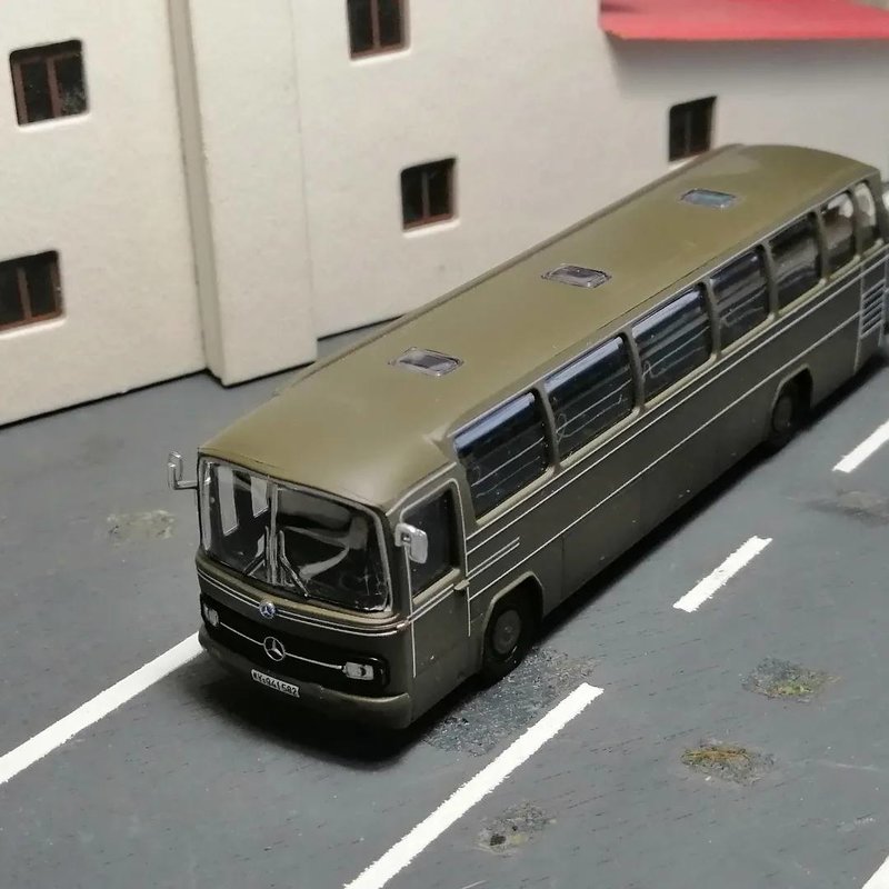 AUTOBUS_MB_O302_MILITAR_2.jpg