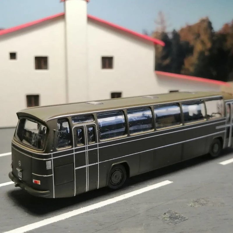 AUTOBUS_MB_O302_MILITAR_3.jpg