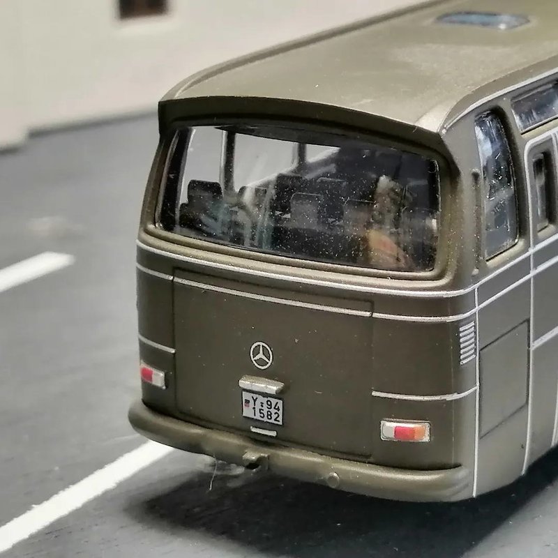 AUTOBUS_MB_O302_MILITAR_5.jpg