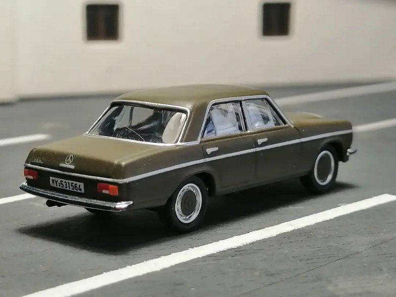 MB_220D_2.jpg