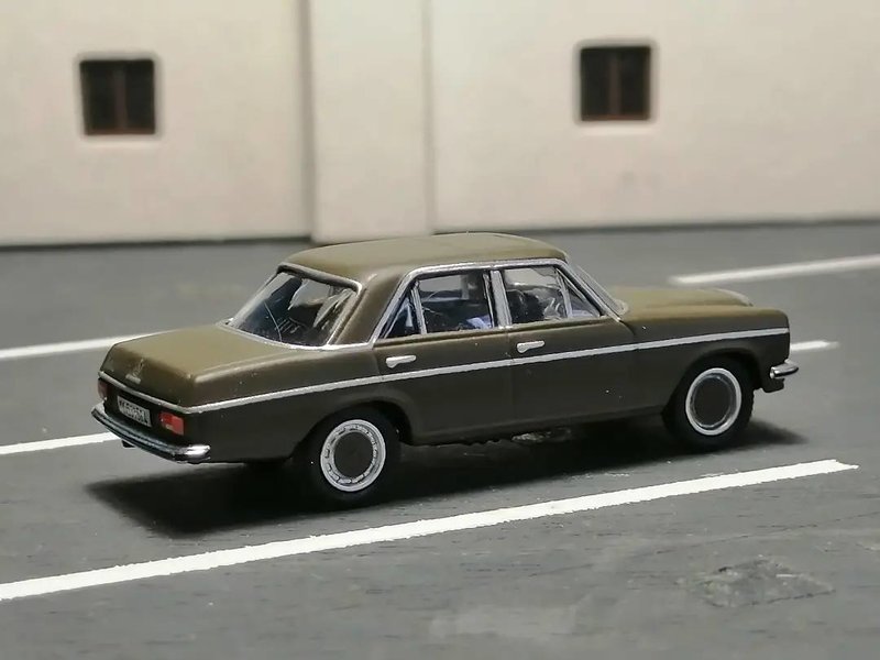 MB_220D_3.jpg