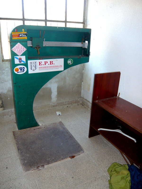 BÁSCUL EN EL ALMACEN 11  8  09 024.jpg