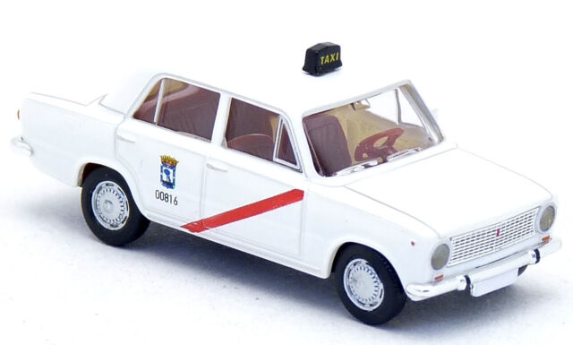 SEAT_124_TAXI_MADRID_2.jpg