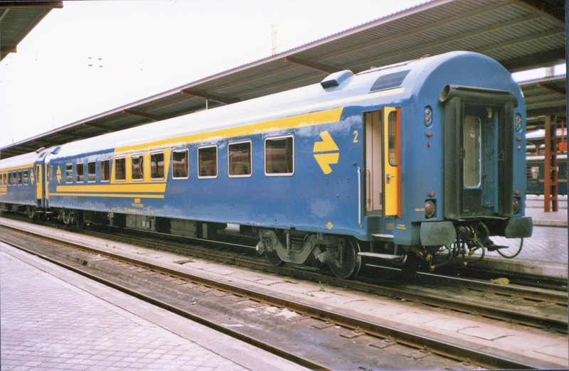 19870430_0014_Coche BB 9000. Madrid-Chamartín (2).jpg