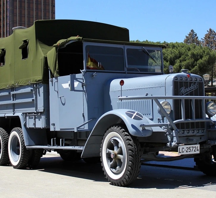 HENSCHEL_LEGION_CONDOR_1.jpg