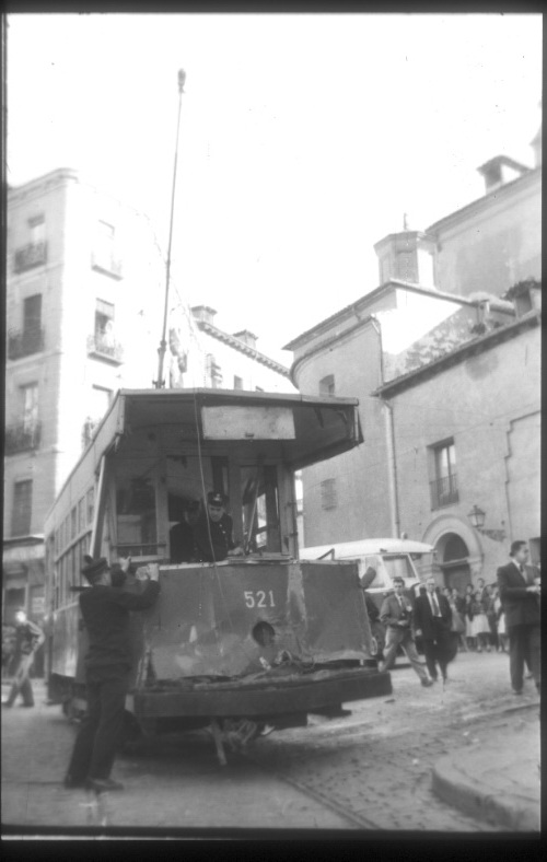 El 521. Accidente en la calle de Segovia el 28 de octubre de 1957 (3).jpg
