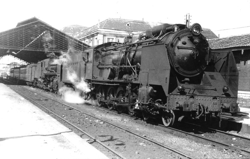 240-2531 y 141F-2256 VALLADOLID 20-4-1966.jpg