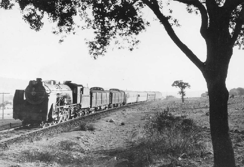 241 SudExpress Irun - Lisbon, Maffei type Mountain ex-MZA, 2 CIWL vans, 2 stainless CP, CIWL sleeper and CIWL diner ex-Pullman, Ciudad Rodrigo, Spain, April 1969.jpg