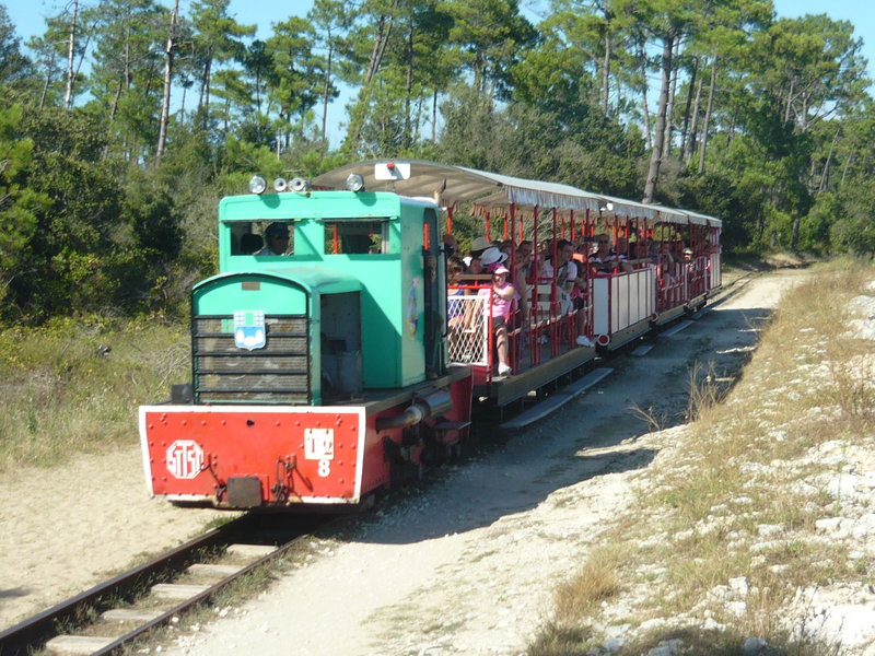 P'tit_train_de_Saint-Trojan_à_Gatseau.jpg