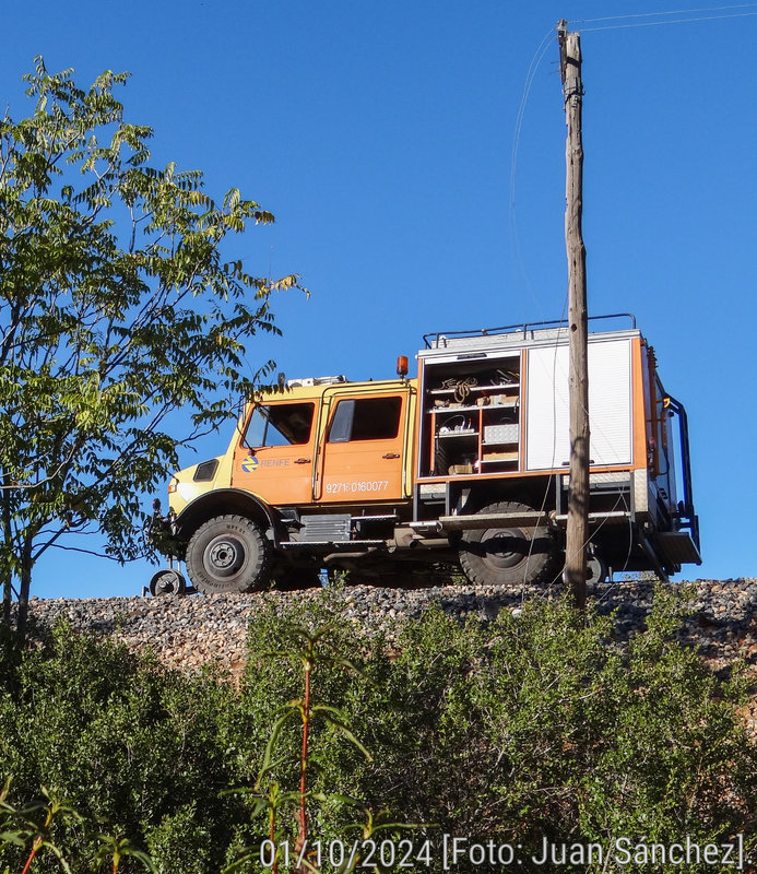 03-Renfe Mercedes Unimog 1650L por Caracollera.jpg