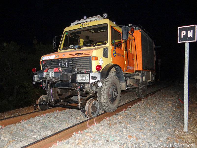 05-Renfe Mercedes Unimog 1650L por Caracollera.jpg