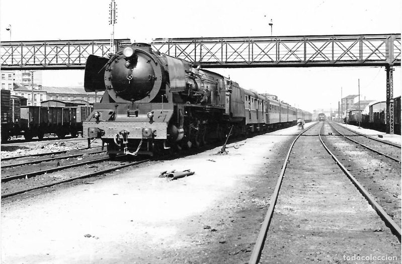 242F-2003 en cabeza del Iberia Expreso a su paso por Valladolid. Año 1963 TREVOR ROWE.jpg