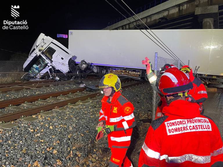 camion-vias-tren-3.jpg