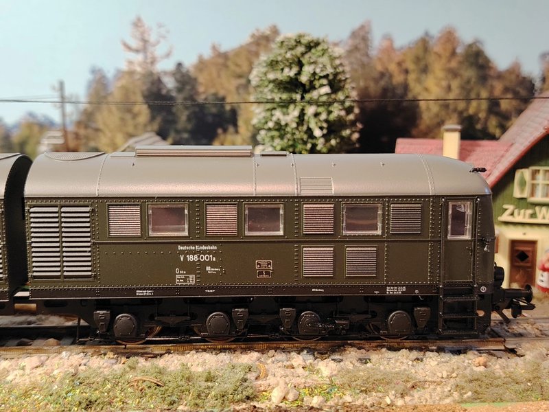 LOCOMOTORA_DIESEL_V188_04.jpg