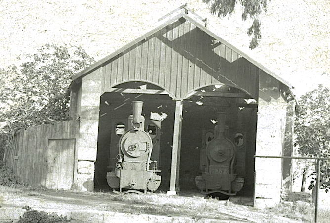 Sierra-Alhamilla-á-Almeria-locomotoras-Jung-en-el-deposito-1-668x452.png