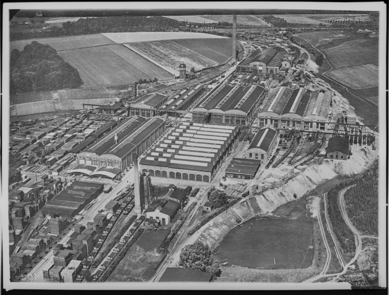 Werksgelände (Luftaufnahme) der Waggon- und Maschinenbau AG Görlitz (WUMAG), um 1925.png