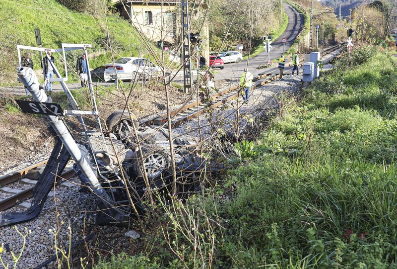 accidente-tren-langreo-asturias-muerto (6)_edit_340901795129229.jpg