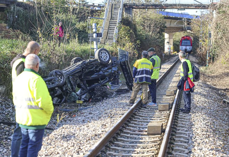 accidente-tren-langreo-asturias-muerto (2)_edit_340895456592250.jpg