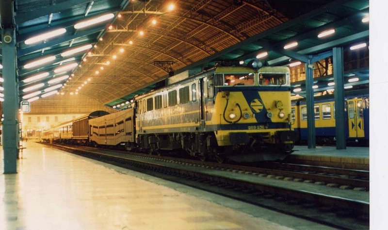 f08 Expreso Valencia-Madrid. Valencia, mayo de 1990.jpg