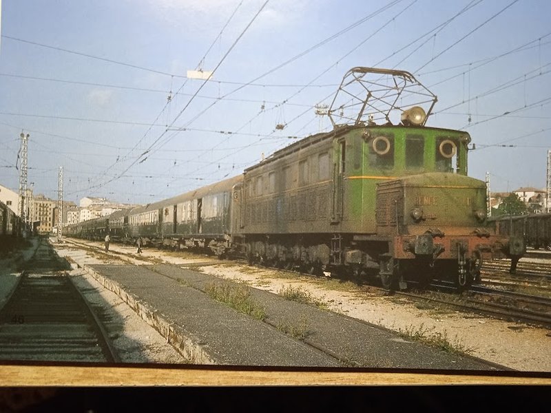 7119 eixint d'Irún amb el Sudex en 8-1970 J.Fernandez.jpg