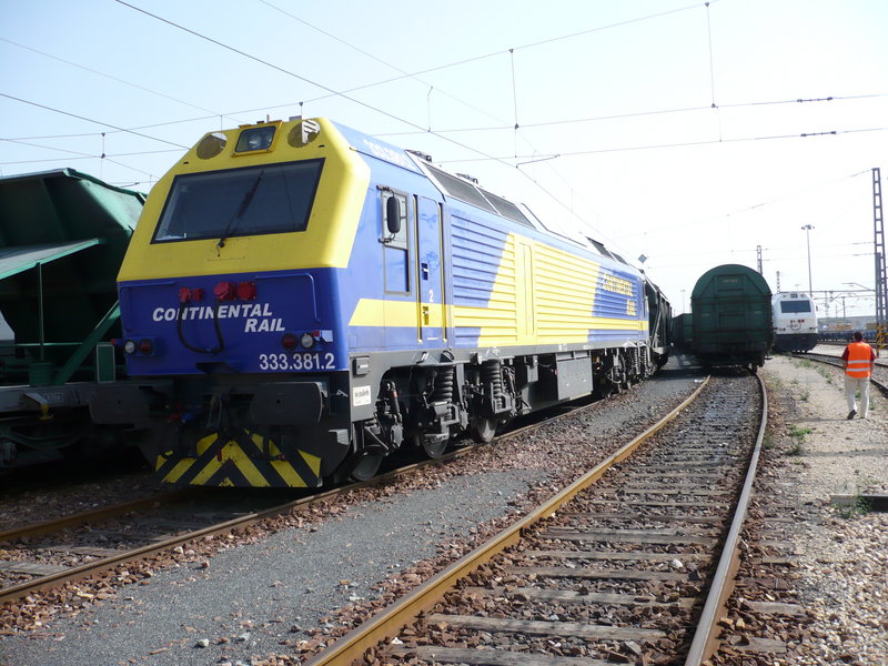 333-381 Continental Rail en FSL (Valencia).JPG