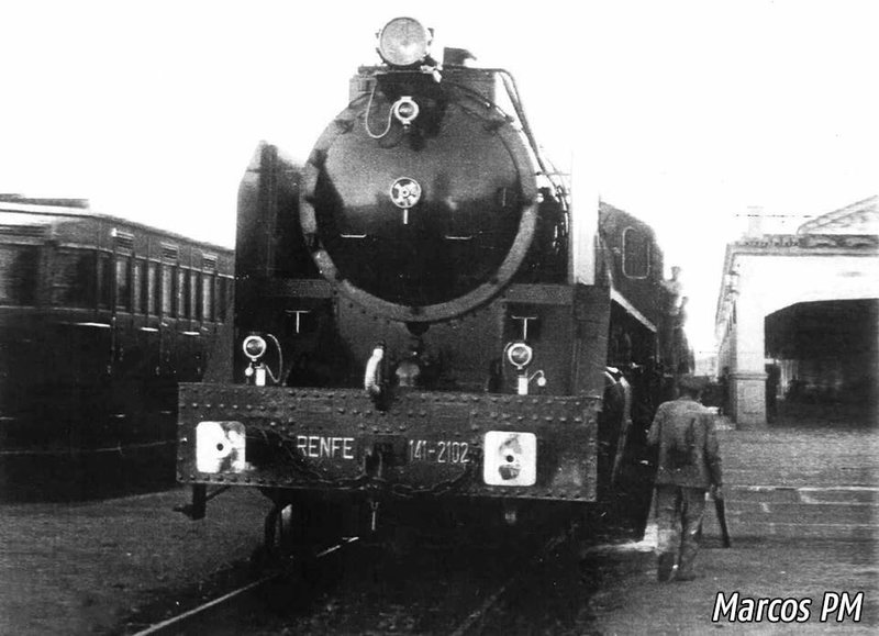 141-2102 con Lusitania' en Valença de Alcántara.jpg
