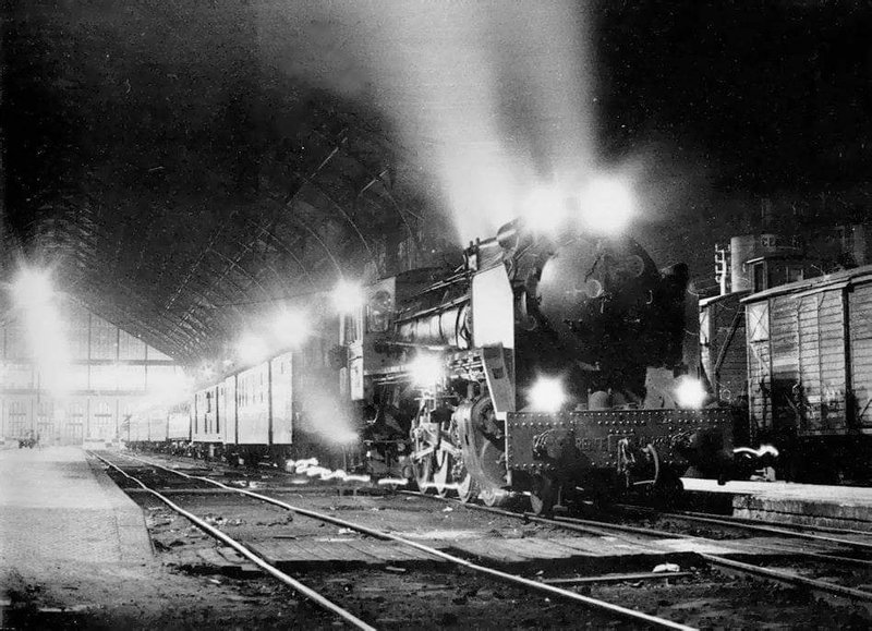 141F-2338 dispuesta a salir de Delicias con el 'Lusitania Expreso' en dirección a Lisboa..jpg