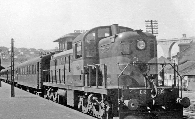 1505 CP a punto de salir de Campolide con el servicio internacional 'Lusitania'..jpg